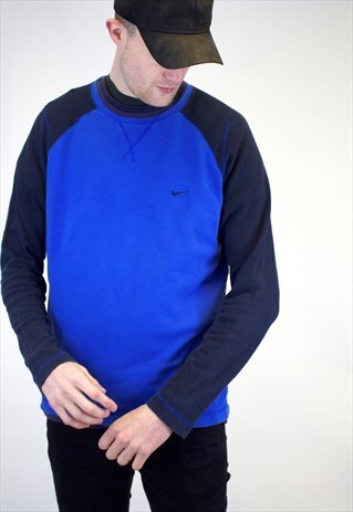 VINTAGE NIKE JUMPER.