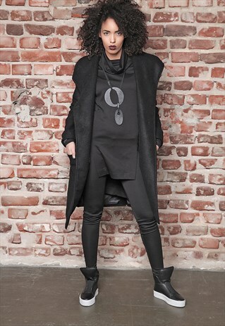 BLACK STATEMENT NECKLACE/ LEATHER PENDANT/