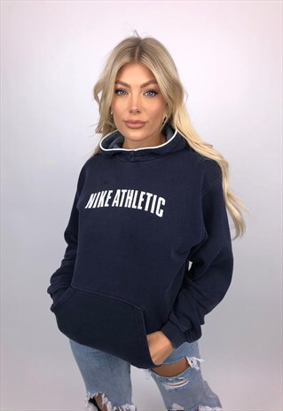 VINTAGE NIKE ATHLETIC SPELLOUT SWEATSHIRT IN NAVY