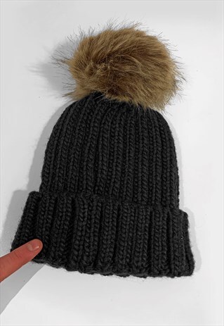 CONTRAST FAUX FUR BOBBLE KNITTED RIBBED BEANIE HAT - GREY