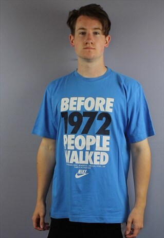 VINTAGE NIKE T SHIRT IN BLUE WITH RUBBER PRINTED LOGO. SIZE