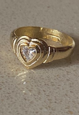 White heart ring in gold