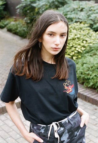 BLACK T-SHIRT WITH CHINESE DRAGON EMBROIDERED DESIGN
