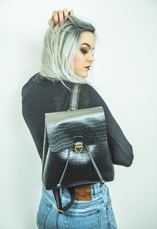 LEATHER BACKPACK IN BLACK CROCODILE PRINT