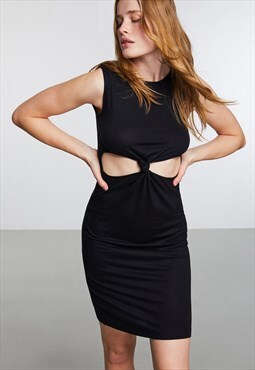 Cut Out Detailed Midi Dress in Black