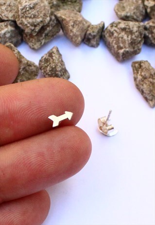 ARROW STUD EARRINGS IN STERLING SILVER