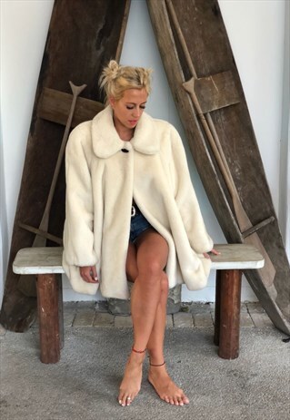 BEAUTIFUL CREAM FAUX FUR COAT