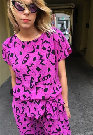 VINTAGE 80' BEAUTIFUL PATERNED DRESS WITH A BOW
