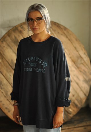TOMMY HILFIGER SPELL OUT SWEATER