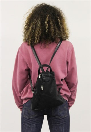VINTAGE BLACK LEATHER RUCKSACK