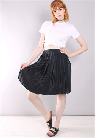 VINTAGE 80S BLACK SHINY PLEATED SKIRT