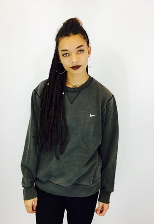 NIKE EMBROIDERED SWOOSH SWEATSHIRT