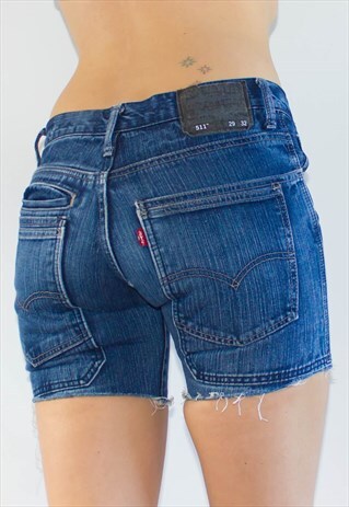 VINTAGE 90'S "KIM K" BOYFRIEND STYLE LEVI'S SHORTS