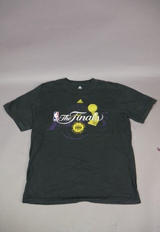 VINTAGE ADIDAS 2010 NBA LAKERS GRAPHIC T-SHIRT IN BLACK
