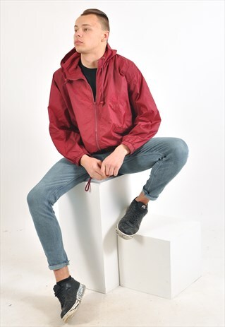 VINTAGE WINDBREAKER SHELL JACKET IN MAROON