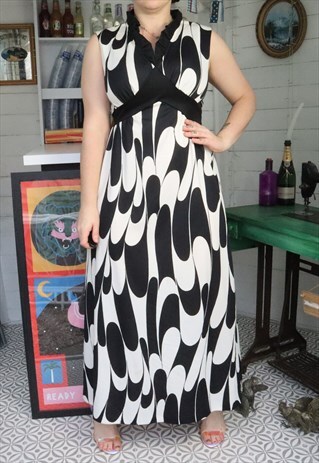 VINTAGE 60S BLACK WHITE PSYCHEDELIC PRINT EMPIRE MAXI DRESS