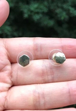 GOLD GEO STUD EARRING