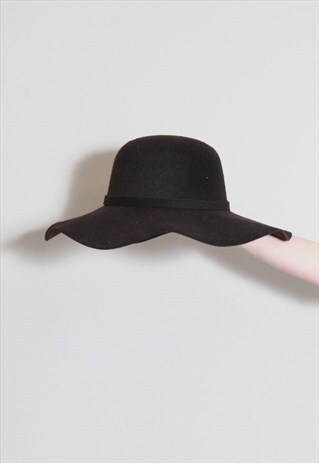 VINTAGE 1970'S STYLE RED WIDE BRIMMED SUN WOOL HAT
