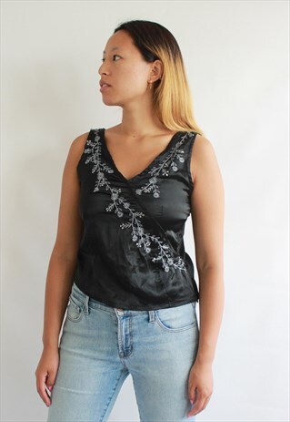 BLACK TOP WITH EMBROIDERY WITH LACE TIE UP