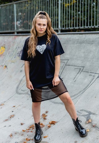 BLACK T-SHIRT DRESS WITH ZEBRA HEART PRINT