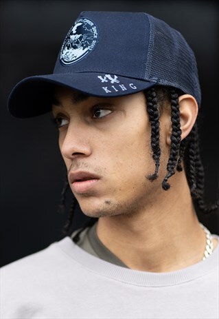 EXPLORER MESH TRUCKER CAP IN BLUE