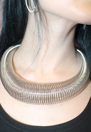 90S METAL SLINKY STYLE NECKLACE RETRO STATEMENT PIECE