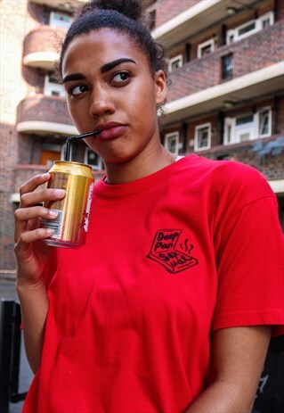 TSHIRT IN RED WITH EMBROIDERED PIZZA GRAPHIC