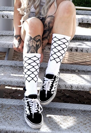 CHAINLINK FENCE TATTOO STYLE SOCKS IN WHITE & BLACK