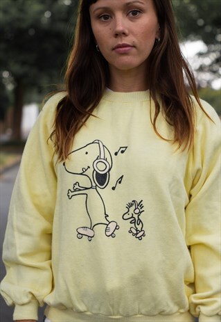 VINTAGE 80'S SNOOPY SWEATSHIRT IN A PALE LEMON YELLOW