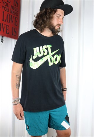 VINTAGE NIKE OVERSIZED T SHIRT