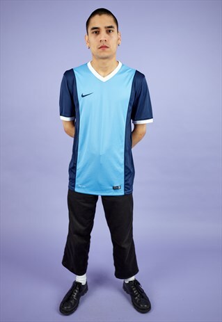 RETRO NIKE FOOTBALL TEE SHIRT