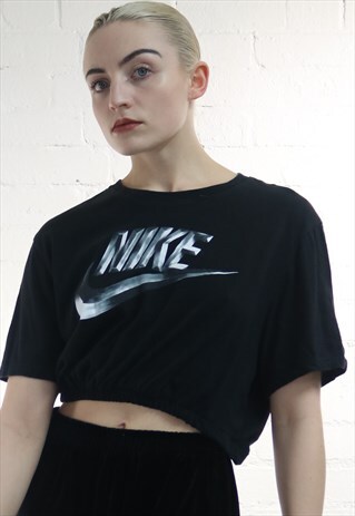 VINTAGE Y2K REWORK CROPPED NIKE T-SHIRT IN BLACK