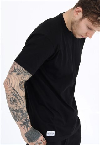 BLACK TSHIRT