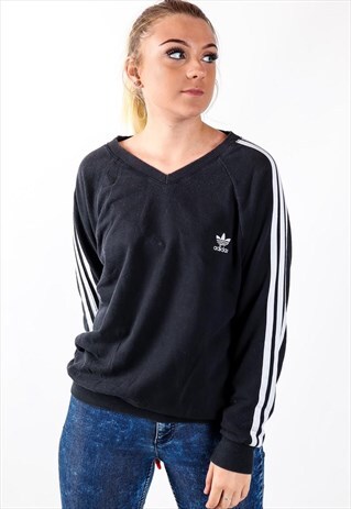 VINTAGE ADIDAS VNECK SWEATSHIRT SW182