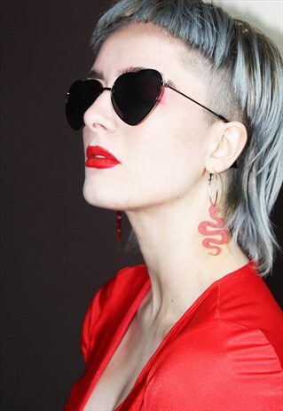 BLACK HEART SHAPED SUNGLASSES