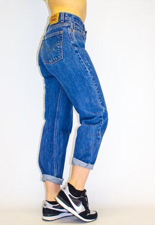 VINTAGE BLUE LEVI JEANS