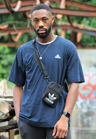 RETRO / EARLY 90'S / ADIDAS / BLUE T-SHIRT