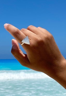 White Seashell Triangle Ring in Sterling Silver 925