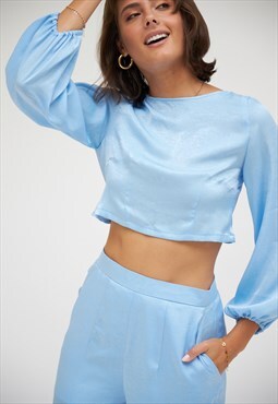 Pastel blue scoop neck long sleeves top with back bow ties