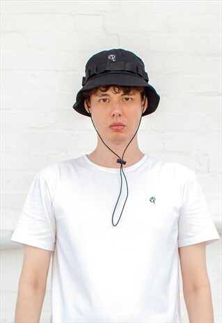 STREETWEAR SAFARI BUCKET HAT WITH EMBROIDERED BRAND TAB
