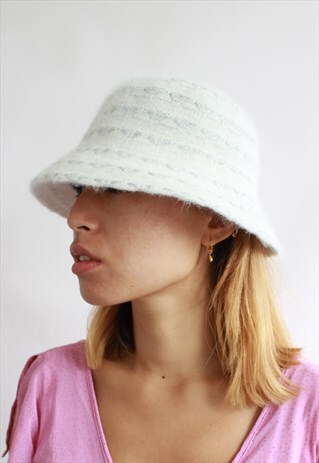 WHITE FLUFFY WOVEN BUCKET HAT