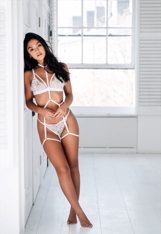CLASSIC WHITE LACE PANTIES