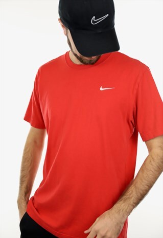 VINTAGE NIKE SMALL LOGO T SHIRT TEE