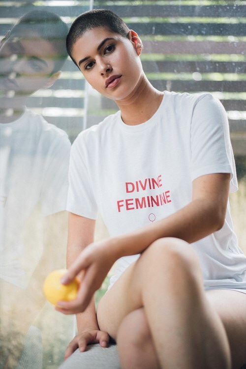 Alyssa Divine Feminine H O W W E A R E T A U G H T T O B E F E M I N I N E Alyssa Divine Feminine H O W W E A R E T A U G H T T O B E F E M I N I N E