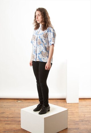 ON SALE FLORAL BLUE BLOUSE / HIPPIE SUMMER SHORT SLEEVE SHIR