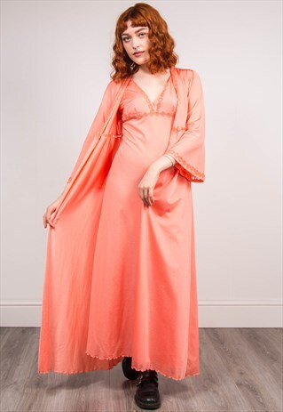 VINTAGE 70'S MATCHING PEACH SLIP NIGHT DRESS AND ROBE