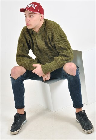 VINTAGE KNITWEAR IN KHAKI
