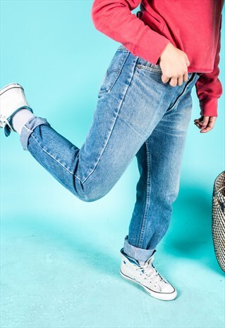 VINTAGE LEVI'S MOM JEANS IN BLUE DENIM