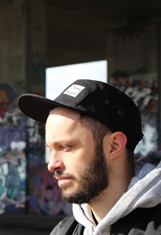 5 PANEL BLACK CAP