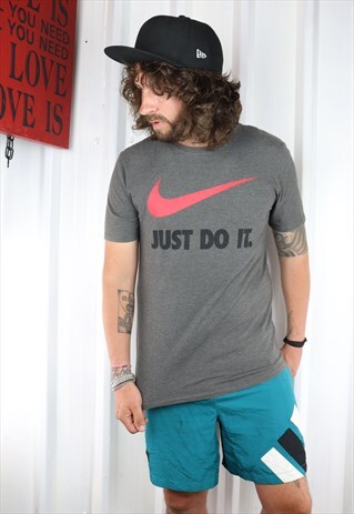 VINTAGE NIKE OVERSIZED T SHIRT